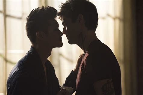 shadowhunters alec and magnus|Shadowhunters: 31 of Our Favorite Malec Moments .